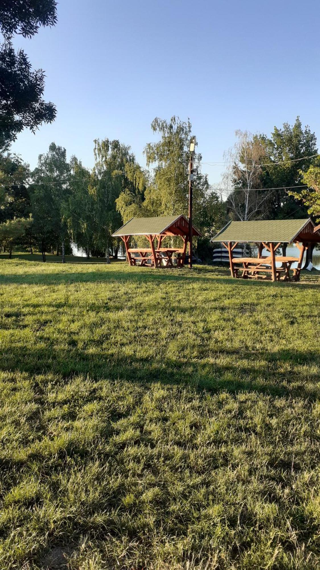 Borostyán Vendégház Tiszaug Extérieur photo